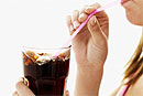 Употребление сладких напитков сокращает шансы на зачатие при ЭКО