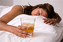 Почему не следует применять алкоголь, чтобы помочь себе заснуть